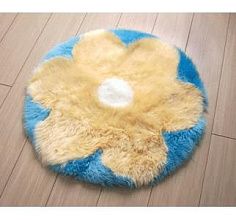 Ковер в детскую детский желтый из овчины Цветок круглый
